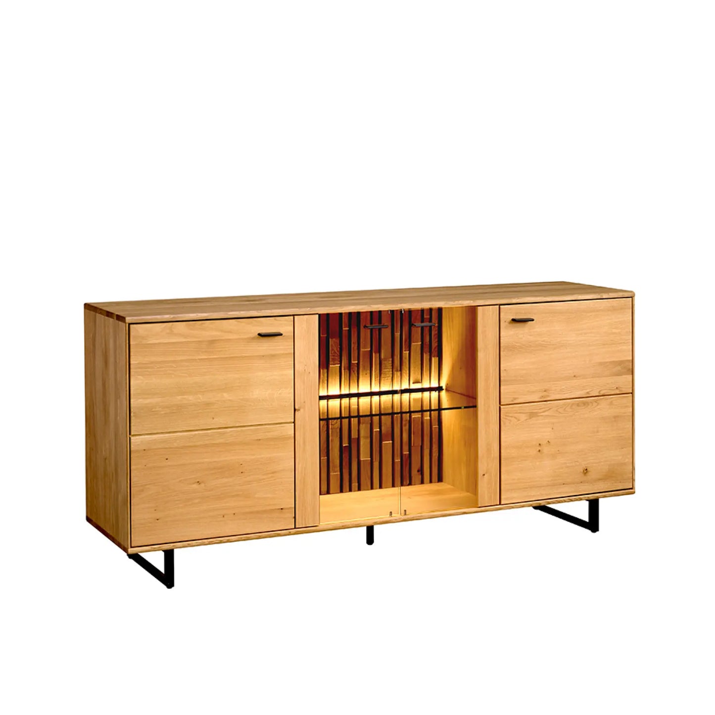 Sideboard mit zwei Holztüren rechts und links und in der Mitte eine Glasvitrine mit Beleuchtung und Strukturrückwand
