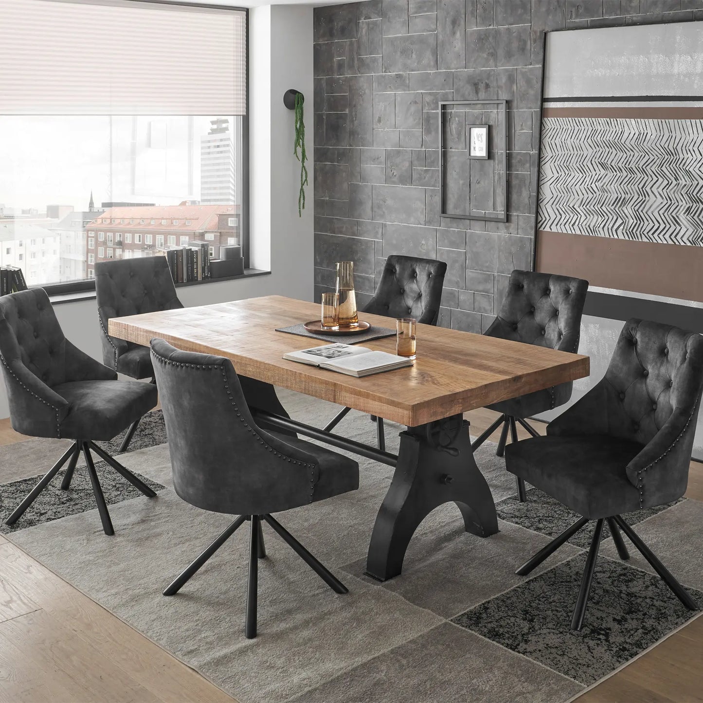 Esszimmerstuhl mit Samtbezug