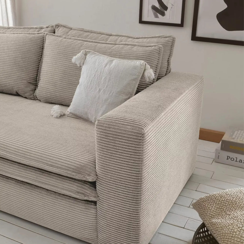 
                  
                    2-Sitzer Sofa in Beige aus Cord-Stoff
                  
                