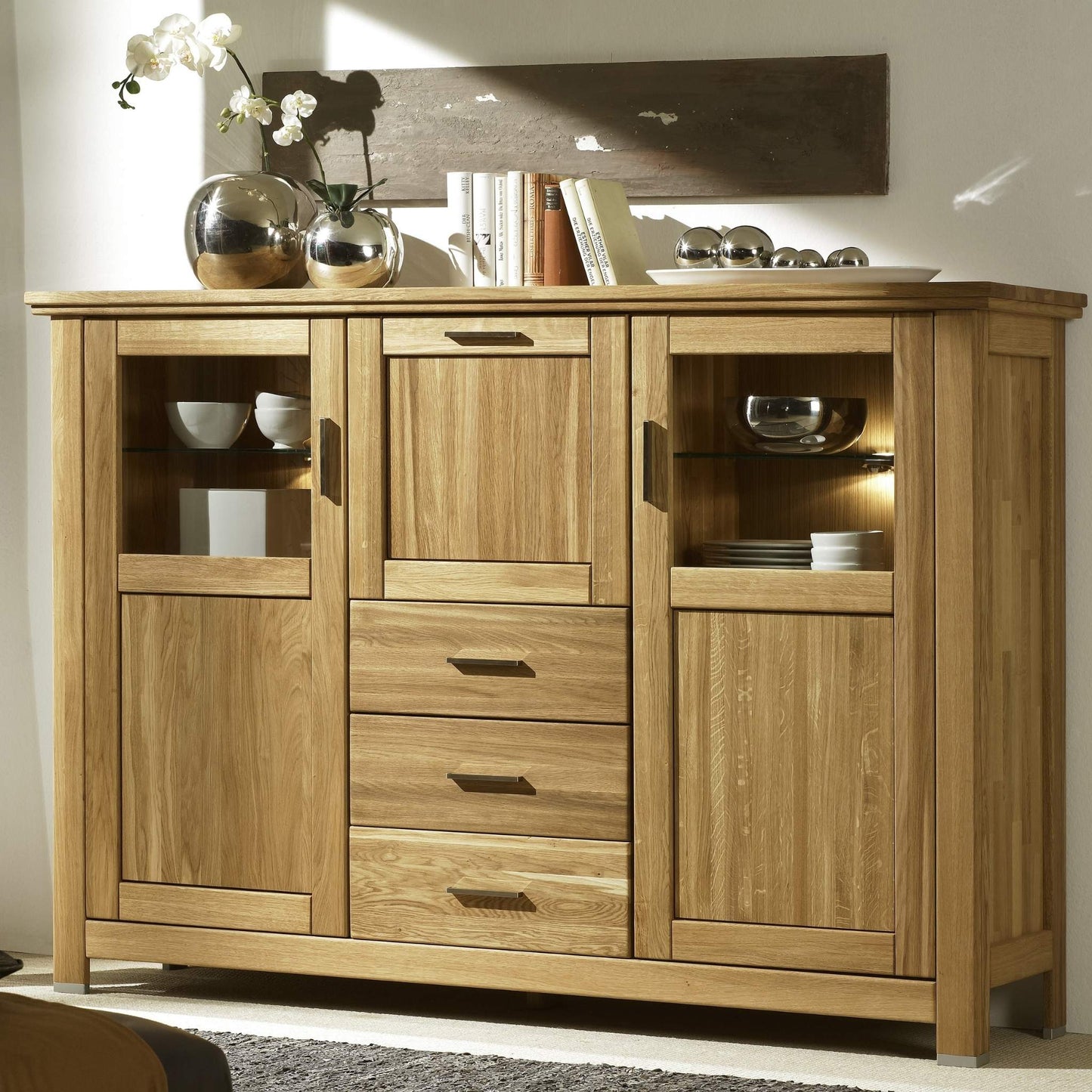 Highboard aus massiver Eiche mit zwei Türen 3 Schubladen und einer Klappe