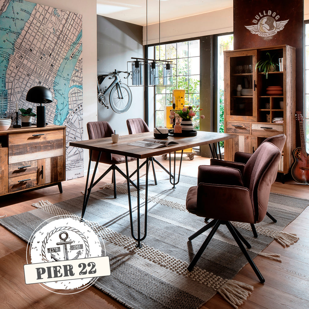 Industrial Style meets Shabby Chic. Die Möbel der Kollektion Pier 22 begeistern mit individuellem Design. Hergestellt aus massiver Pinie in liebevoller Handarbeit. 
