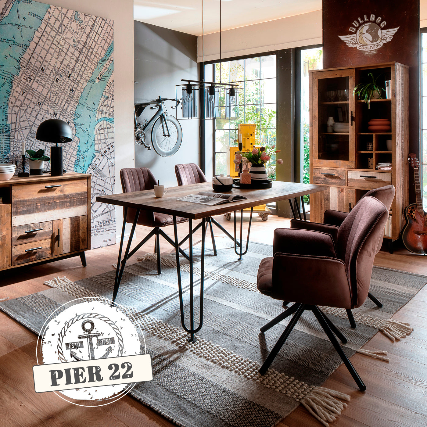 Industrial Style meets Shabby Chic. Die Möbel der Kollektion Pier 22 begeistern mit individuellem Design. Hergestellt aus massiver Pinie in liebevoller Handarbeit. 