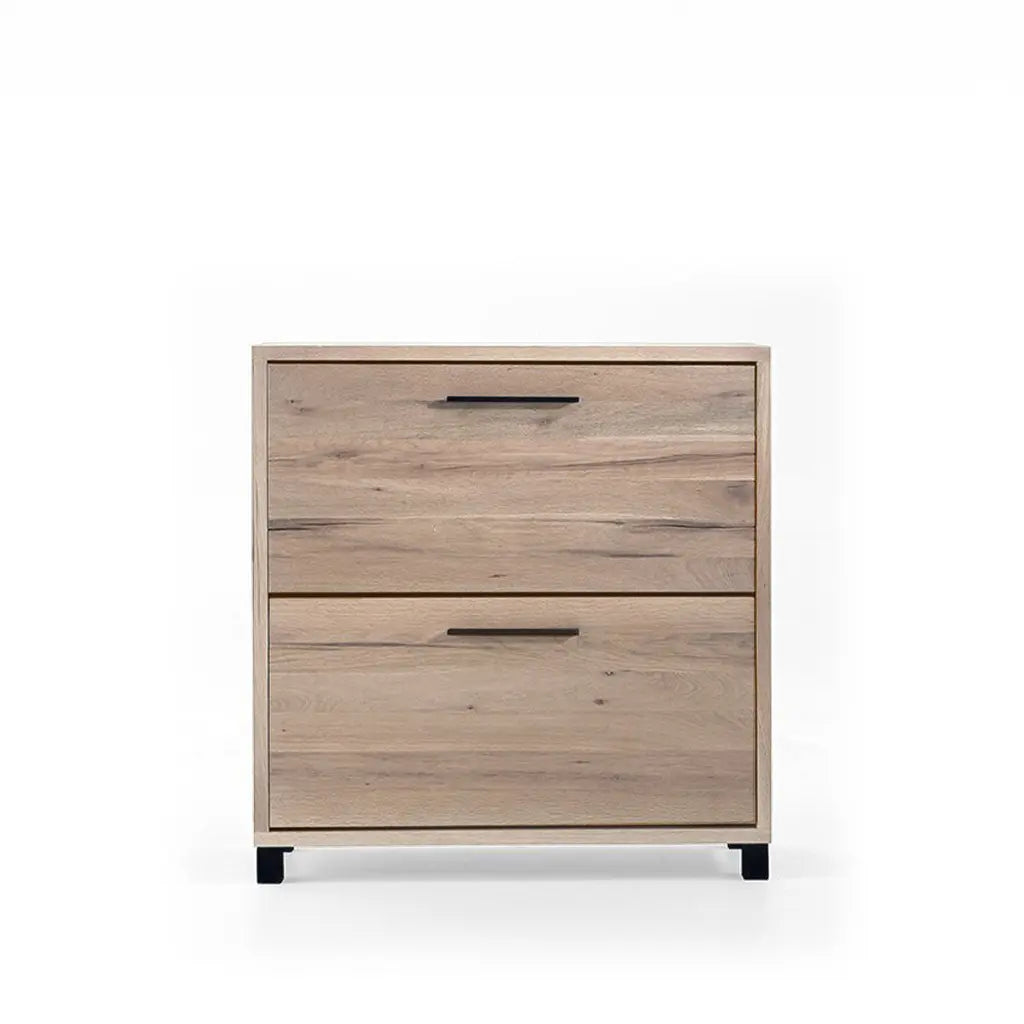 Schuhschrank mit zwei Türen aus Holz mit schwarzen Details