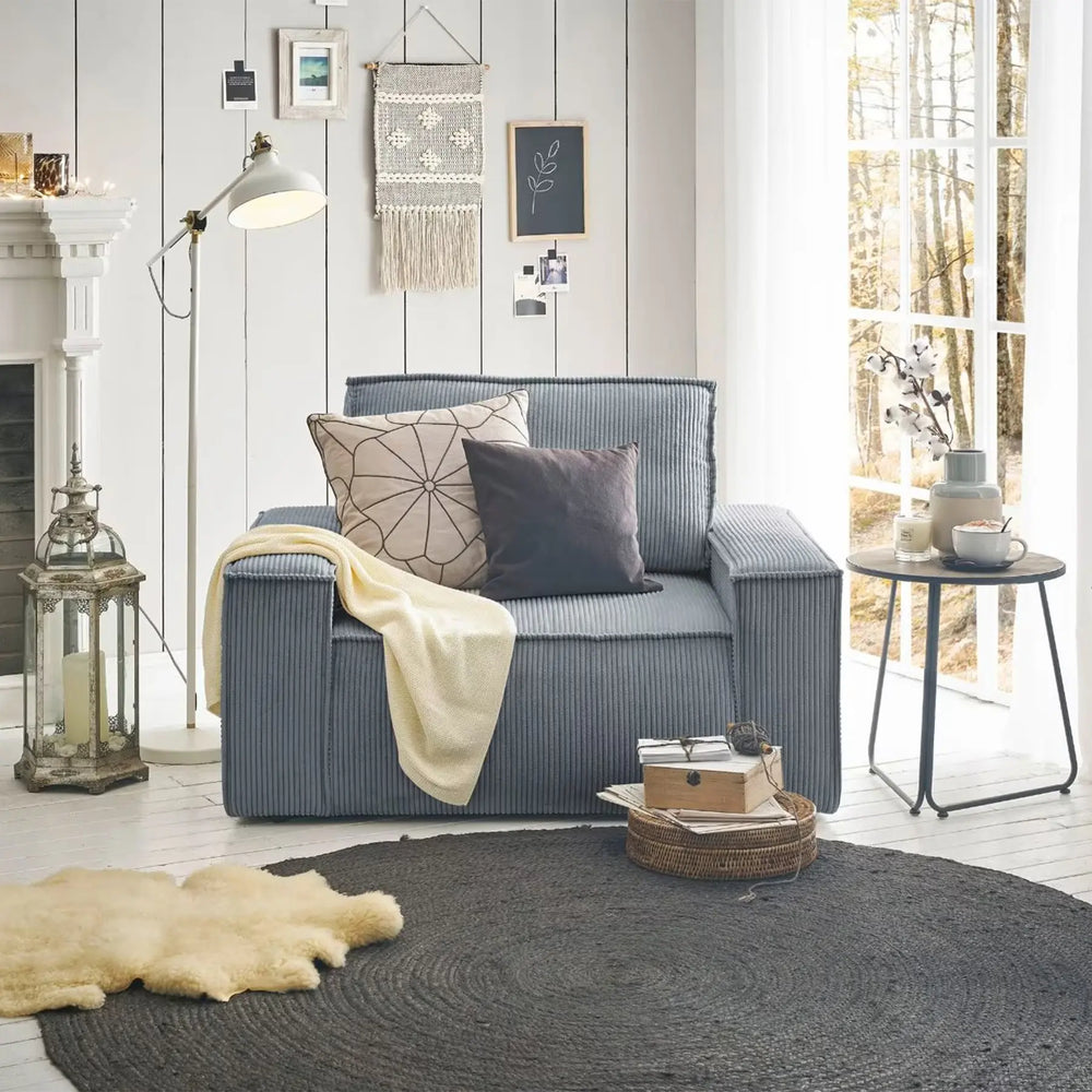 Eckiger Sessel mit Cord-Bezug in der Farbe Grau