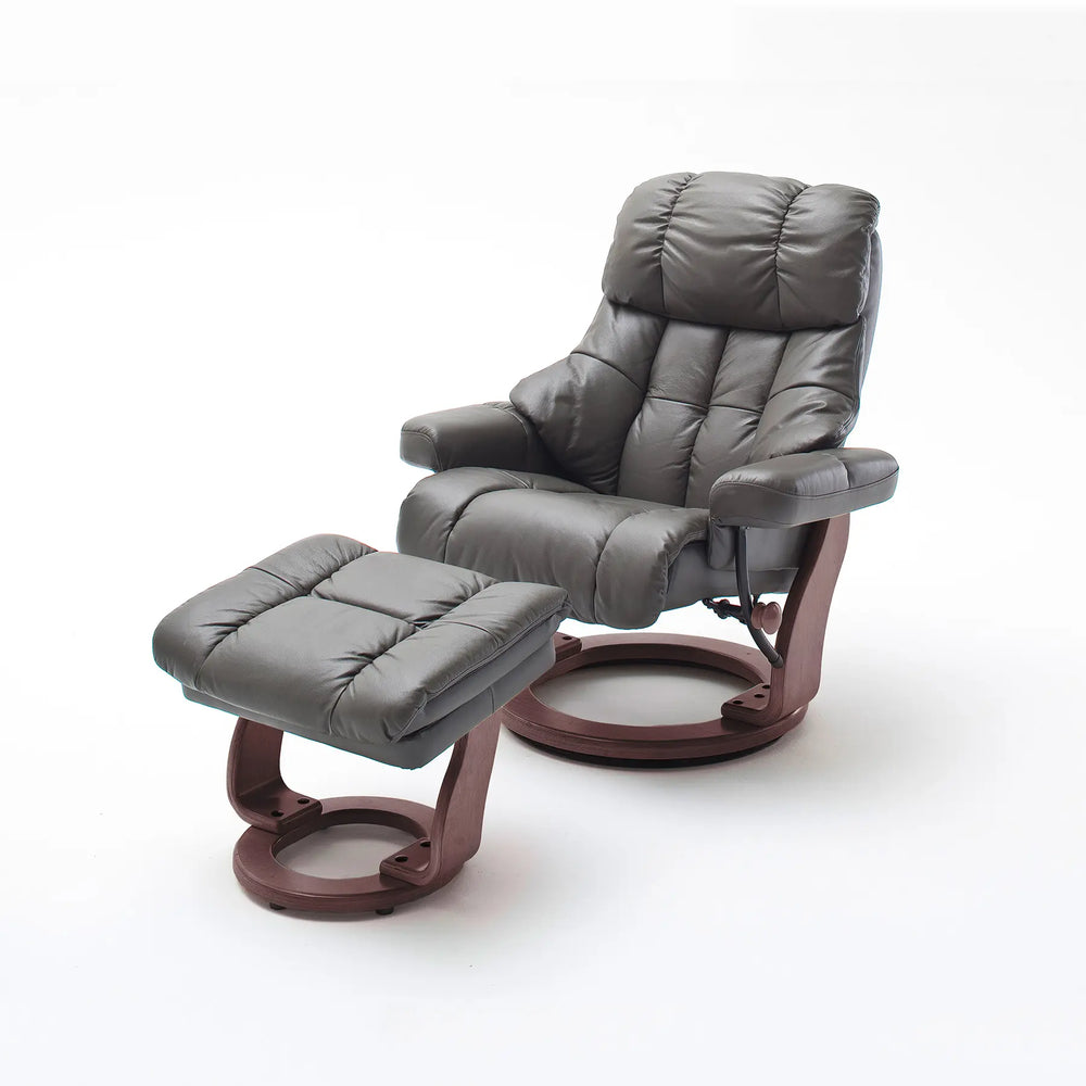 
                  
                    TV-Relaxsessel in der Farbe Taupe mit walnussfarbenem Fuß 
                  
                