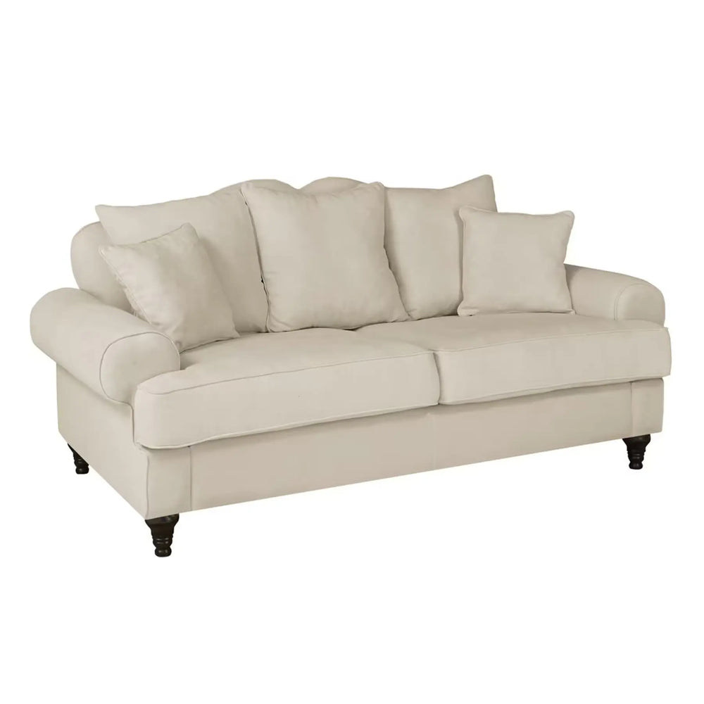 
                  
                    3-Sitzer Sofa in hellbeige mit 5 Kissen und dunklen Holzfüßen
                  
                