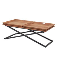 Couchtisch mit Metallgestell und Holzplatte, darauf 2 Tabletts