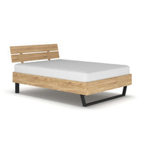 Bett aus Eiche mit schwarzer Metallkufe