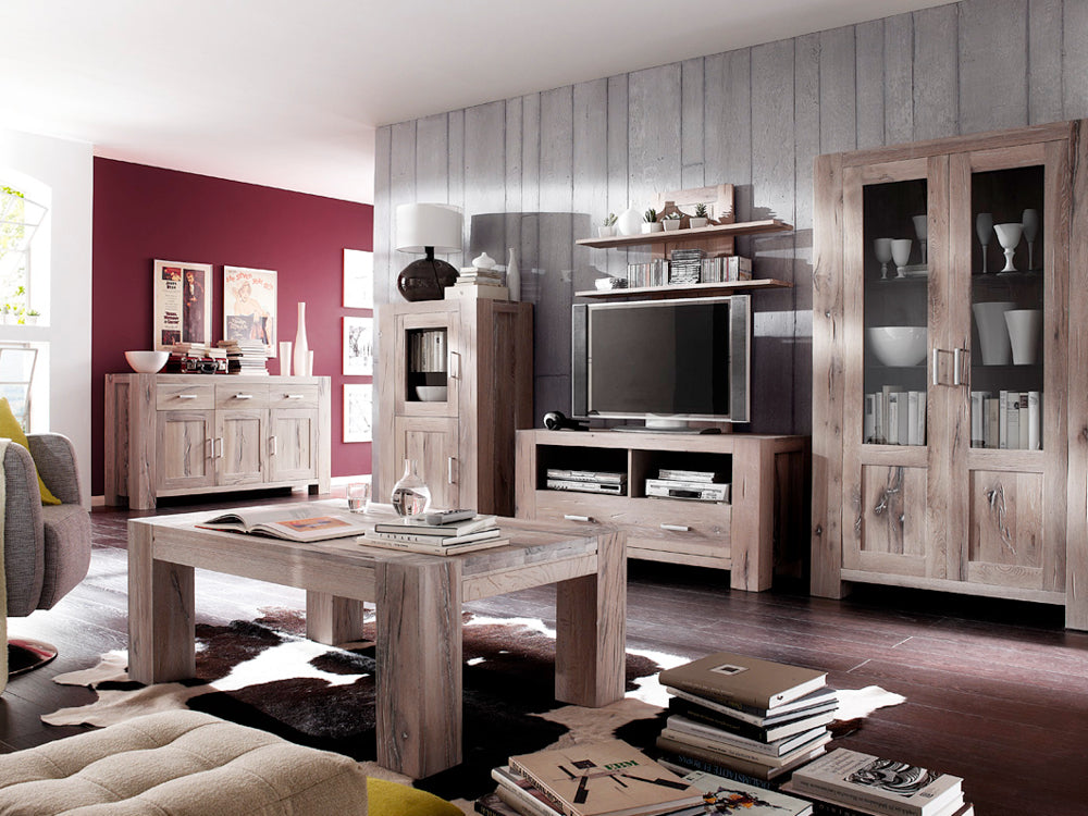 Wohnbereich mit Möbeln aus Eiche Holz