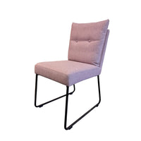 Polstertuhl in rosa mit schwarzem Gestell