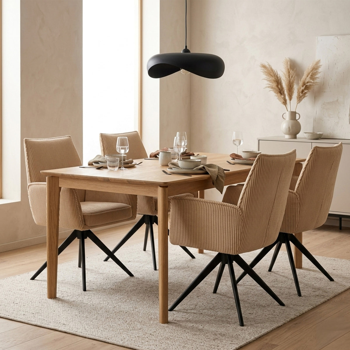 Armlehnstuhl mit Cord-Bezug beige