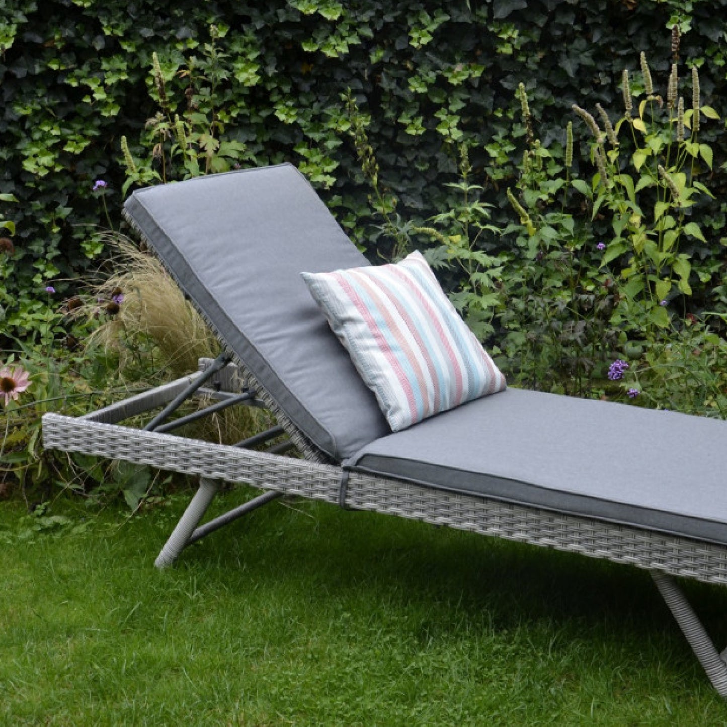 Helle, beigefarbene, freundlich wirkende Gartenset Sitzgruppe von AMD Möbel