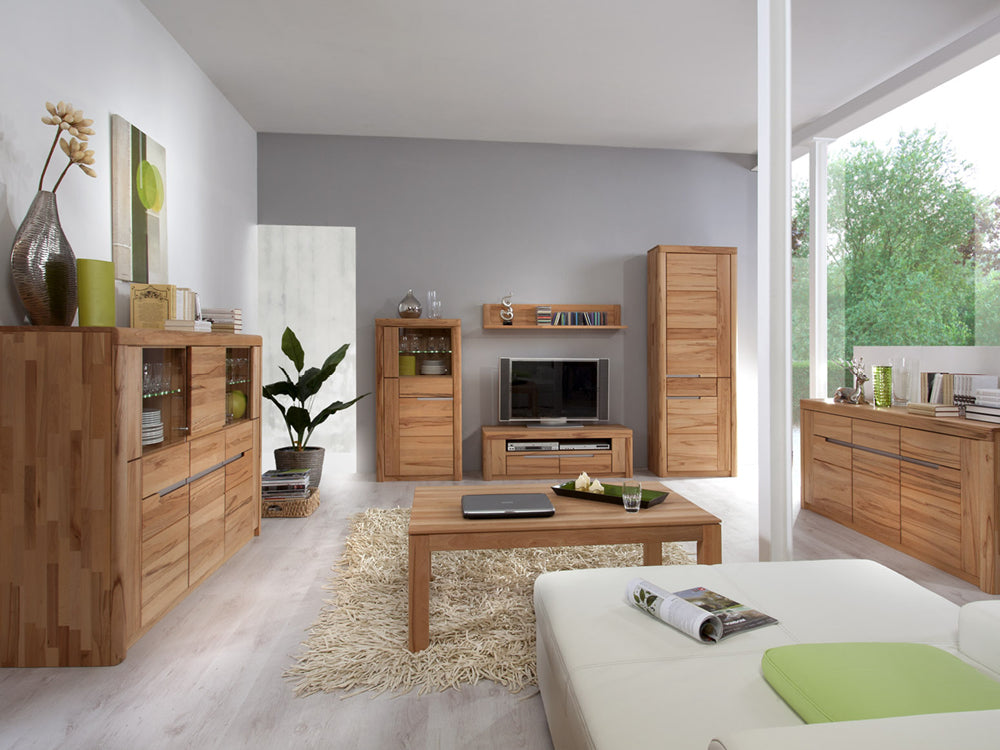 Moderne, klassische Massivholzmöbel im Wohnzimmer aus Kernbuche
