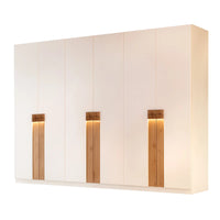 Weißer Kleiderschrank mit 6 Türen und Hirnholz-Applikation