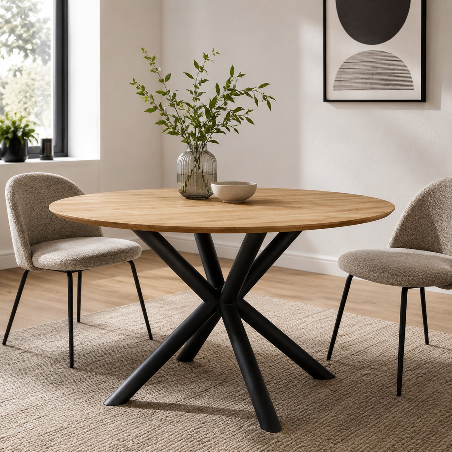 Runder Esstisch mit Holzplatte und schwarzem Spider-Fuss