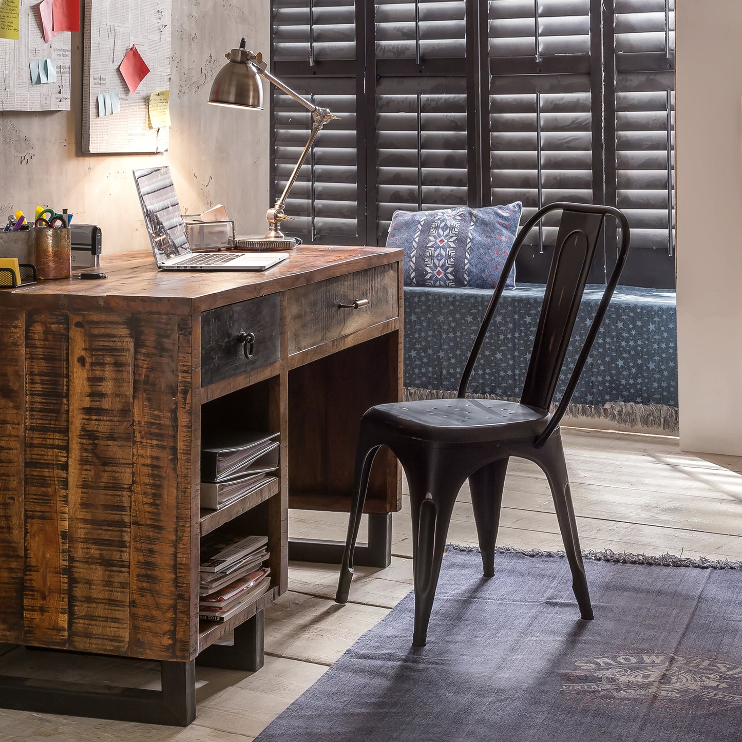 Vintage Holz Schreibtisch mit Schubladen und offenen Fächern