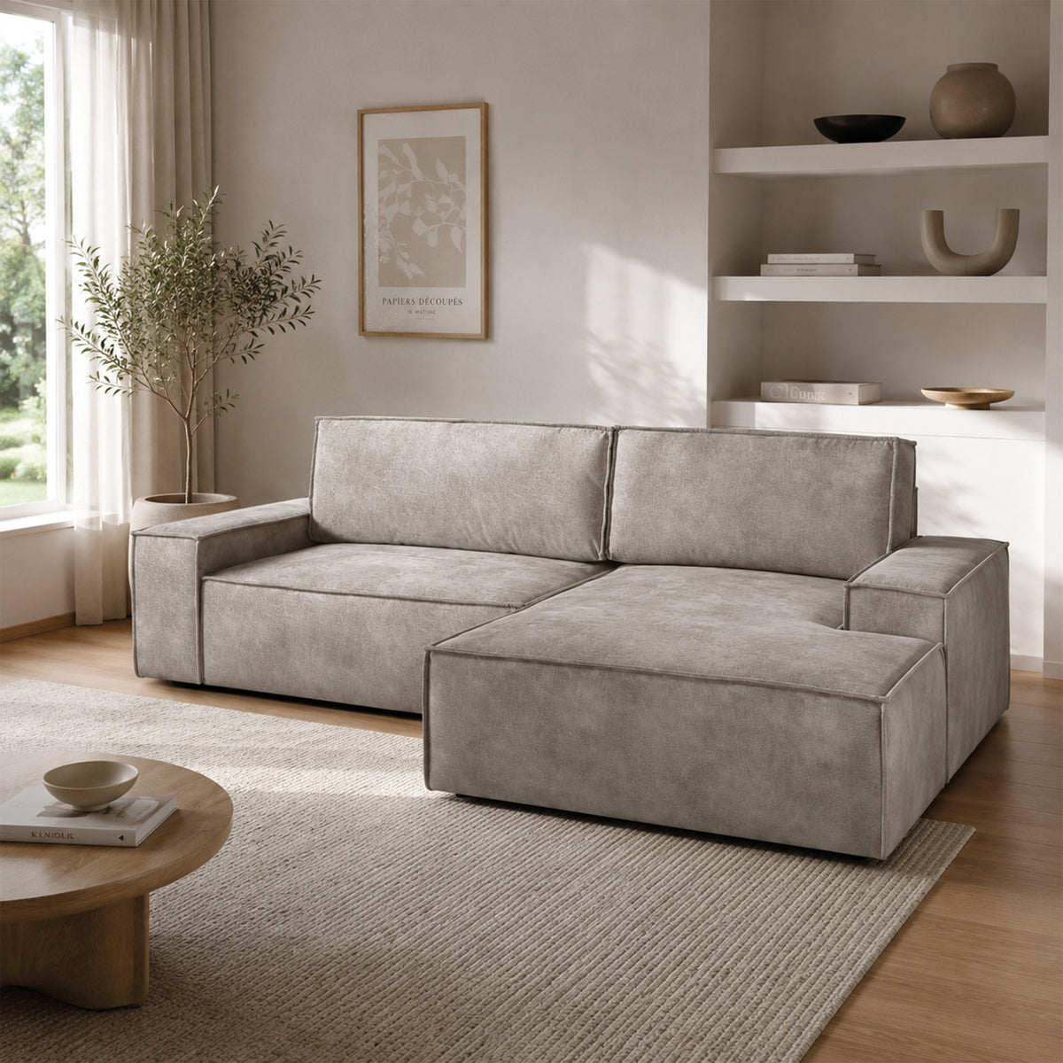 Ecksofa mit Schlaffunktion und hellgrauem Bezug in Lederoptik