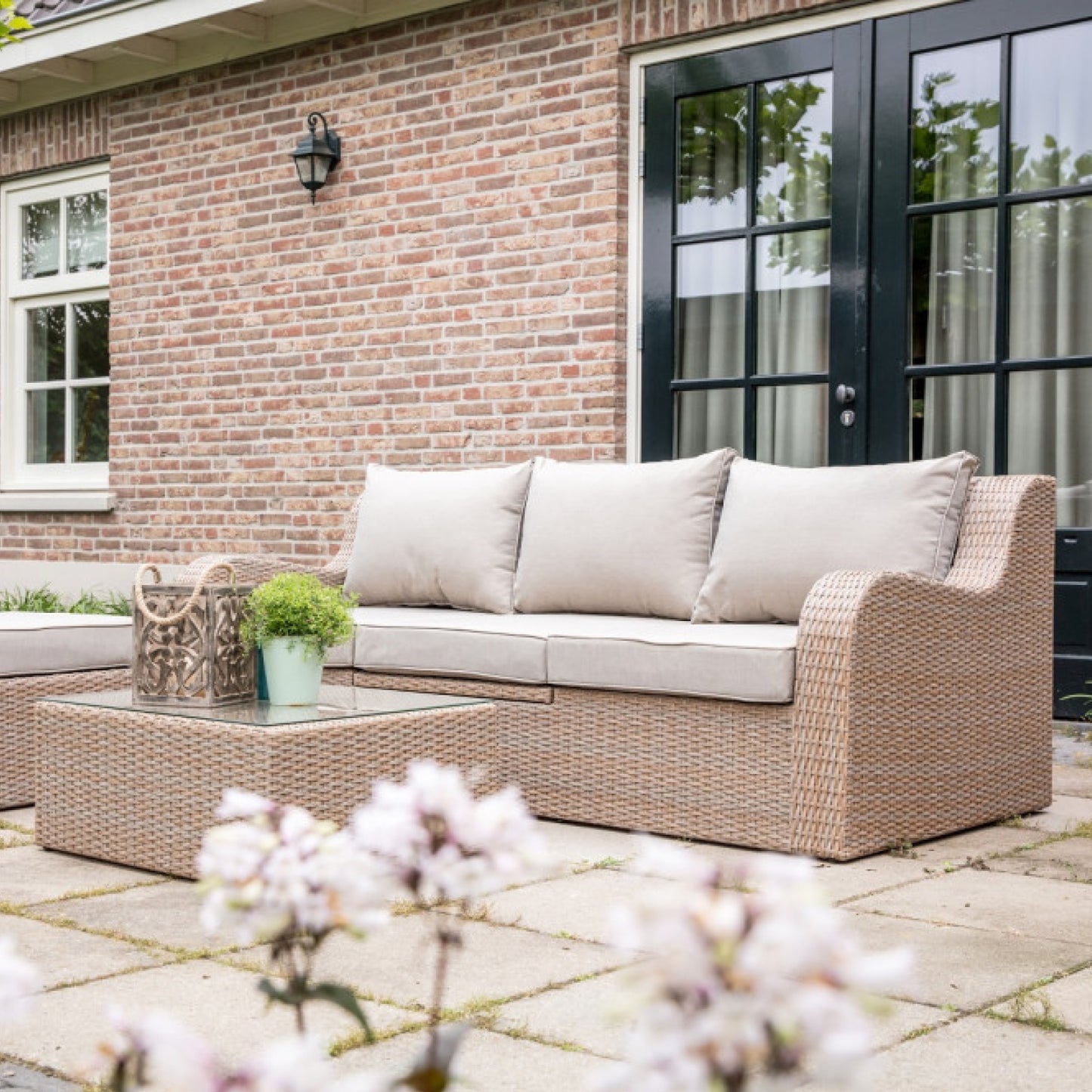 Helle, beigefarbene, freundlich wirkende Gartenset Sitzgruppe von AMD Möbel