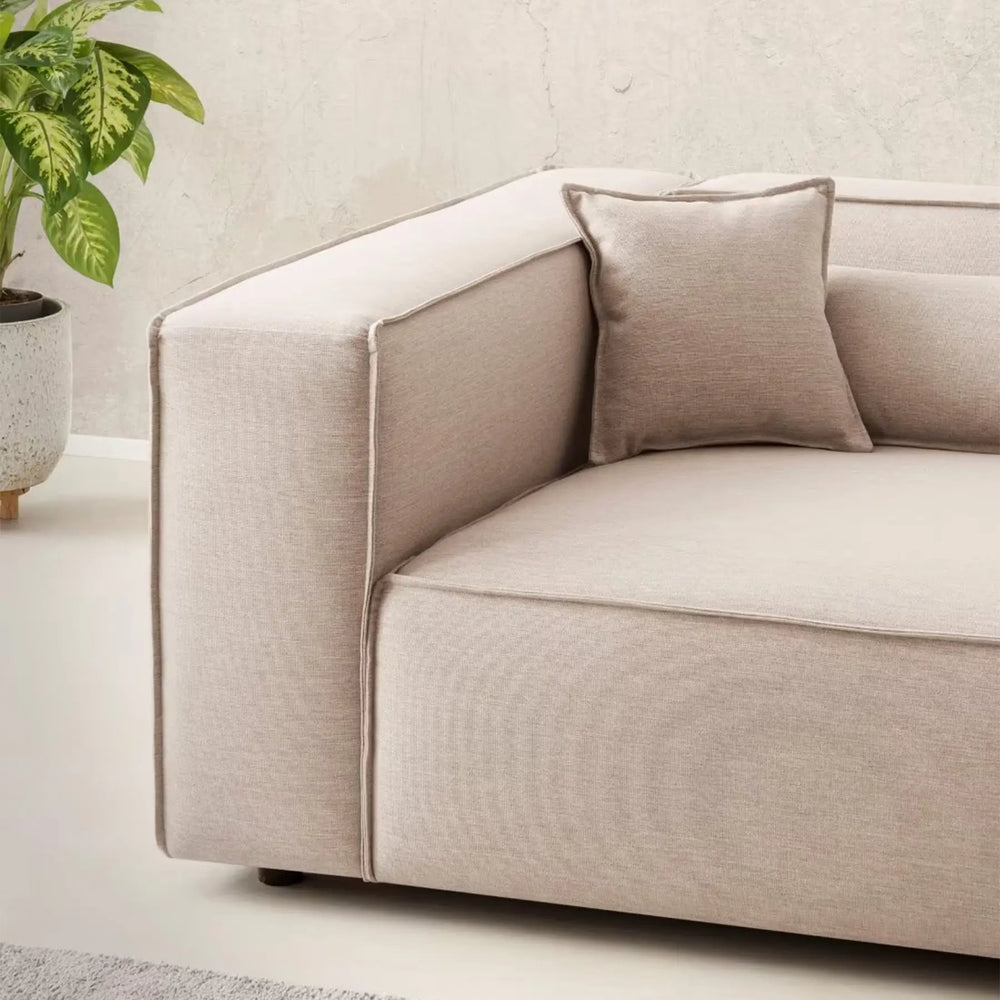 
                  
                    Big Sofa mit hellbeigen Webstoff-Bezug
                  
                