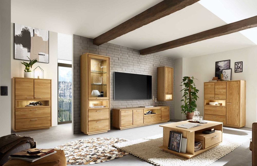 
                  
                    Wohnzimmer bestehend aus Massivholzmöbeln
                  
                