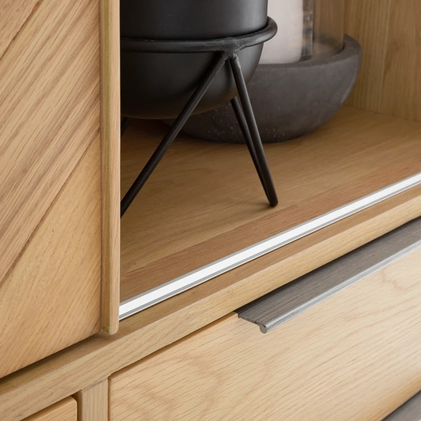 
                  
                    Barschrank Eiche Echtholzfurnier / Metall silber - Dharai
                  
                
