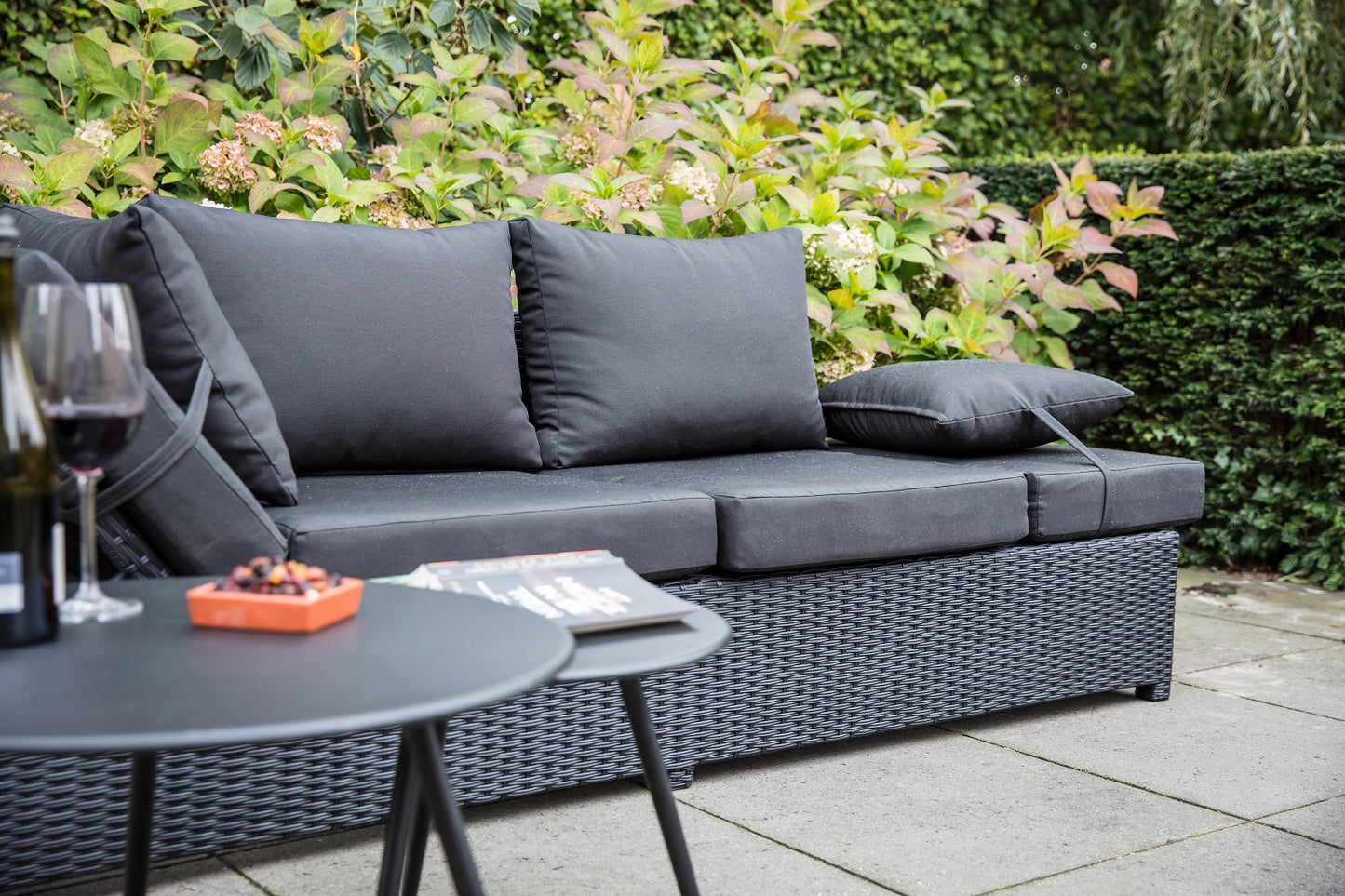 
                  
                    Loungebank Gartenbank  Alu / Geflecht  schwarz - Roma
                  
                