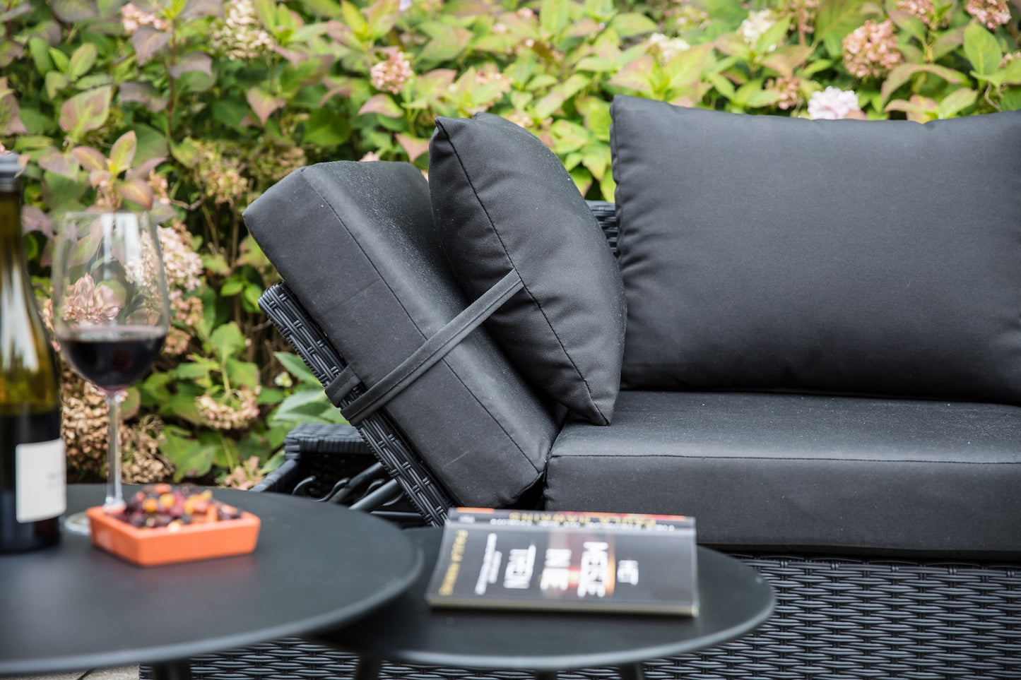 
                  
                    Loungebank Gartenbank  Alu / Geflecht  schwarz - Roma
                  
                