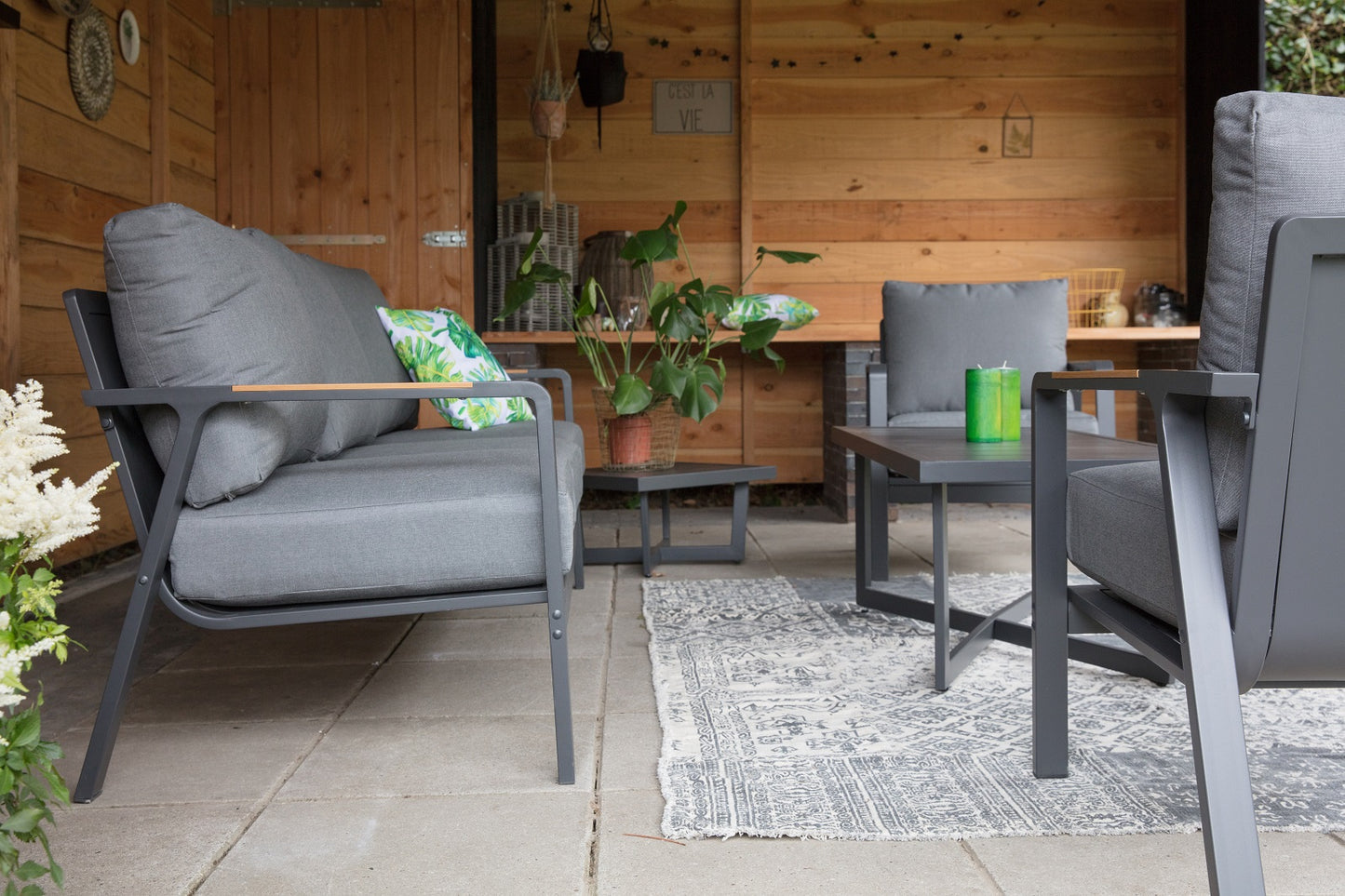 
                  
                    Loungebank Alugestell anthrazit / Bezug Olefin - Mai Tai
                  
                