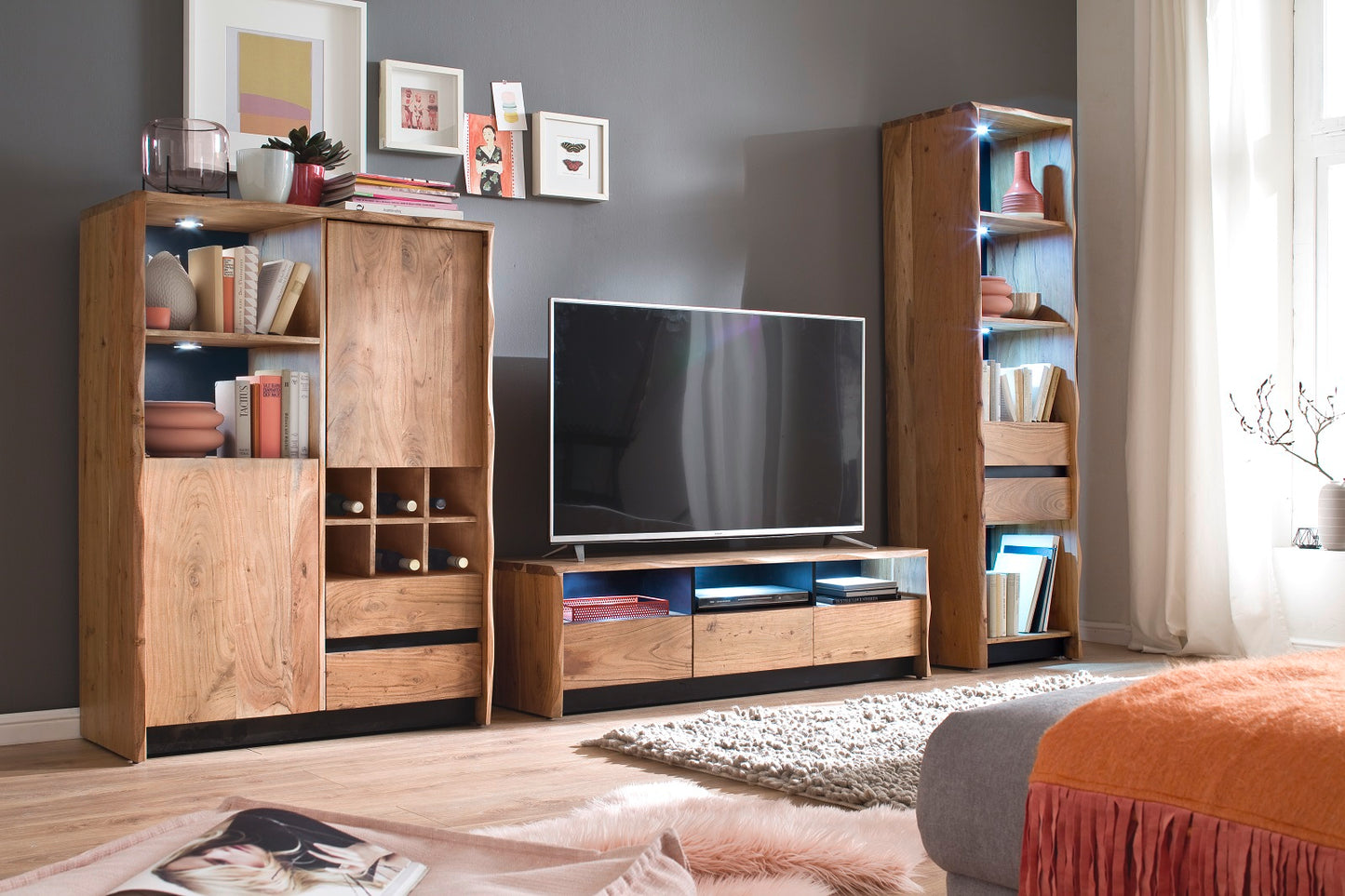 
                  
                    Highboard Akazie massiv natur Baumkante - Calabria
                  
                