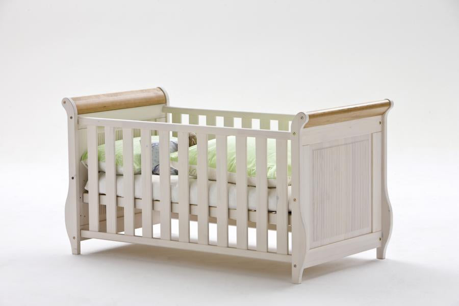 
                  
                    Babyzimmer 5 tlg. Kiefer massiv weiss lasiert Landhausstil - Helsinki
                  
                