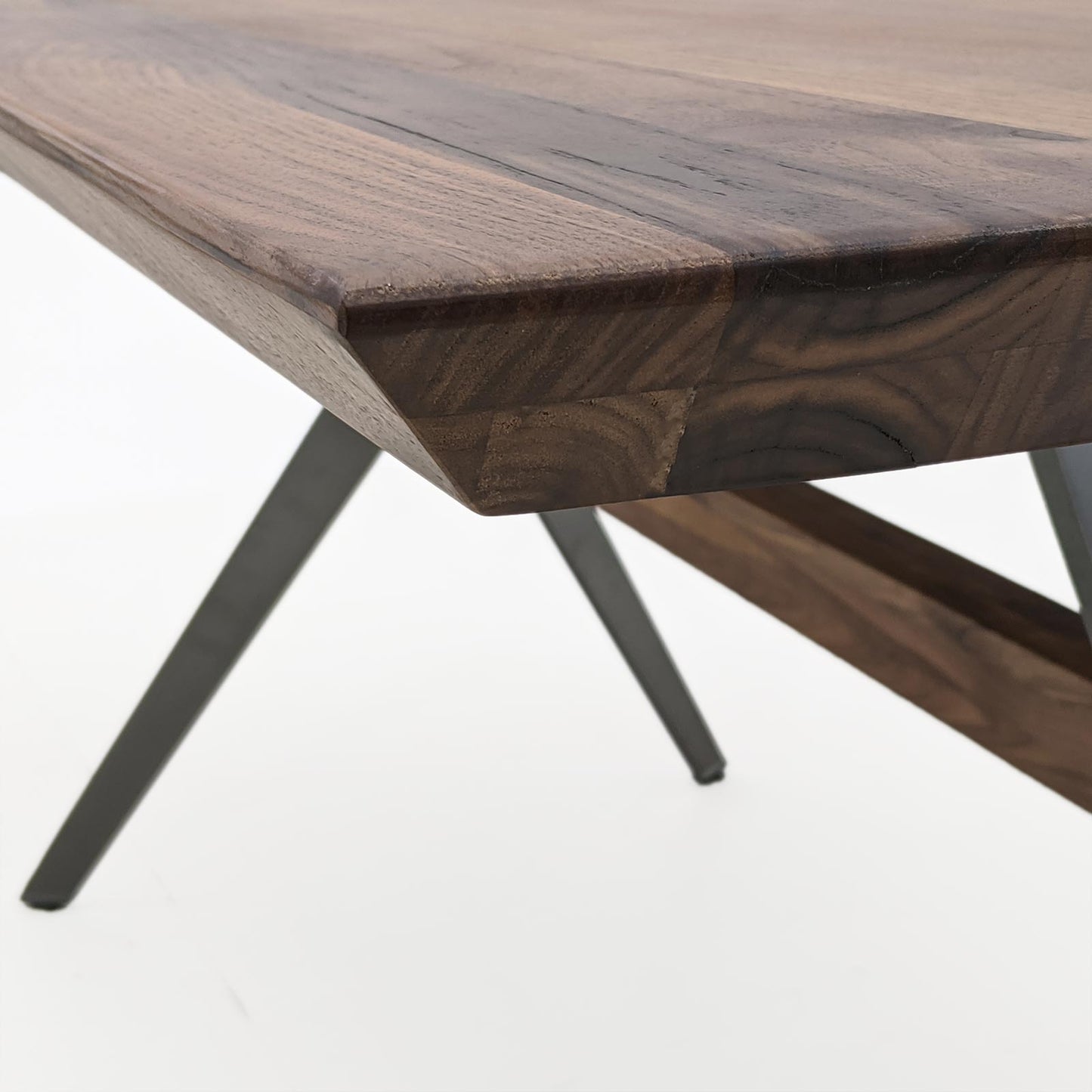 
                  
                    Esstisch 180 x 90 cm Nussbaum massiv - Kyto
                  
                