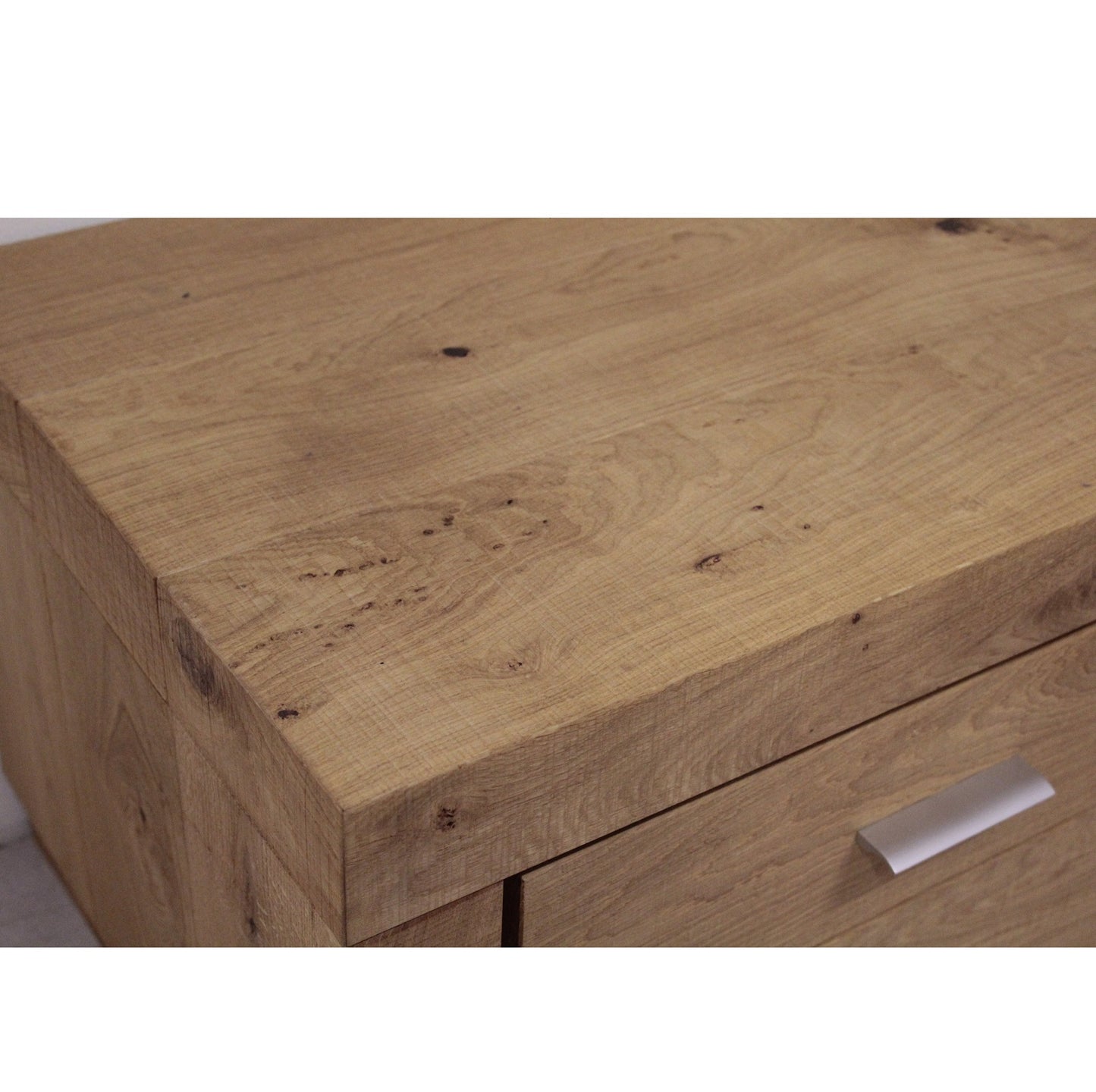 
                  
                    TV-Schrank Eiche massiv sägerauh - Magnum
                  
                