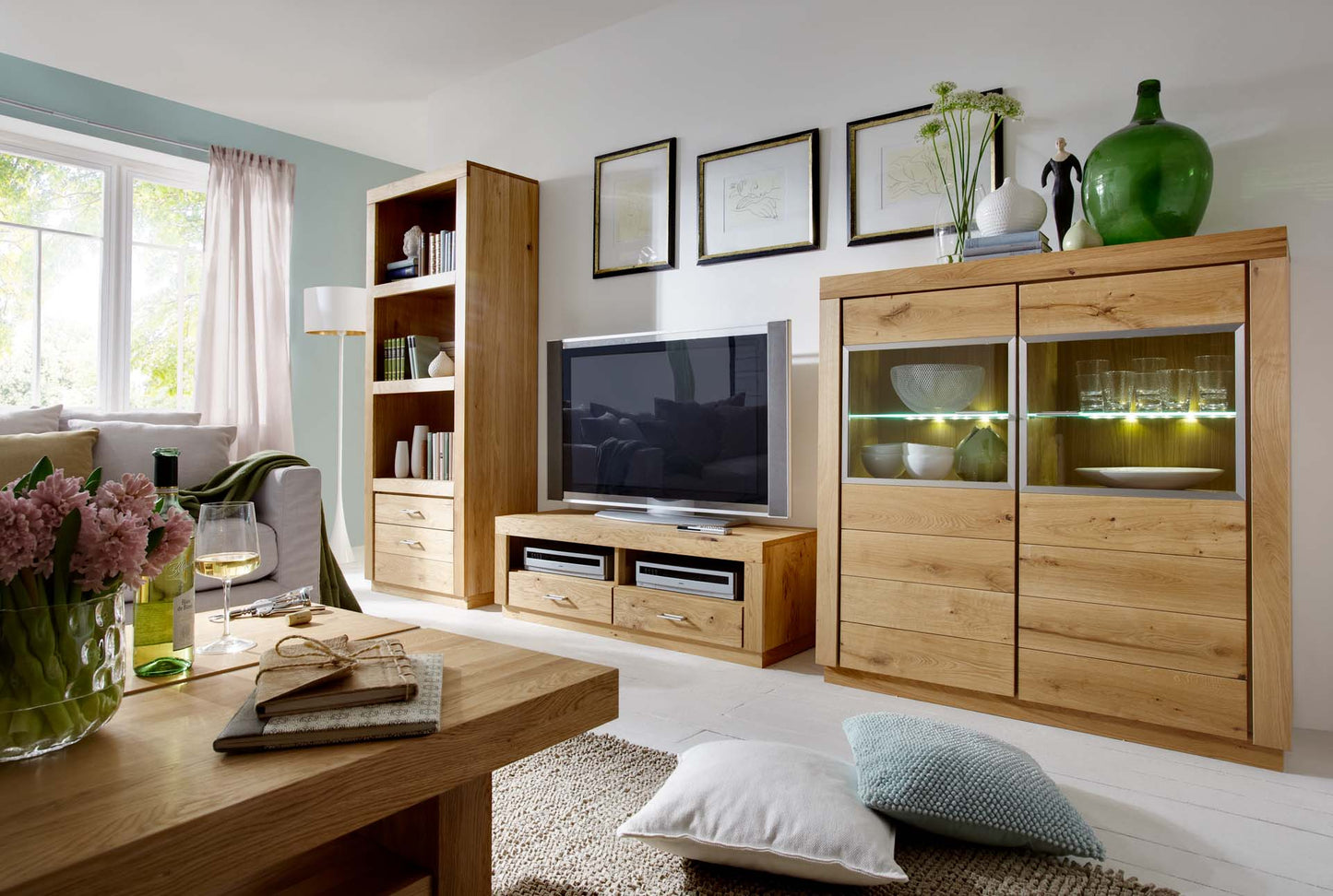
                  
                    TV-Schrank Eiche massiv sägerauh - Magnum
                  
                