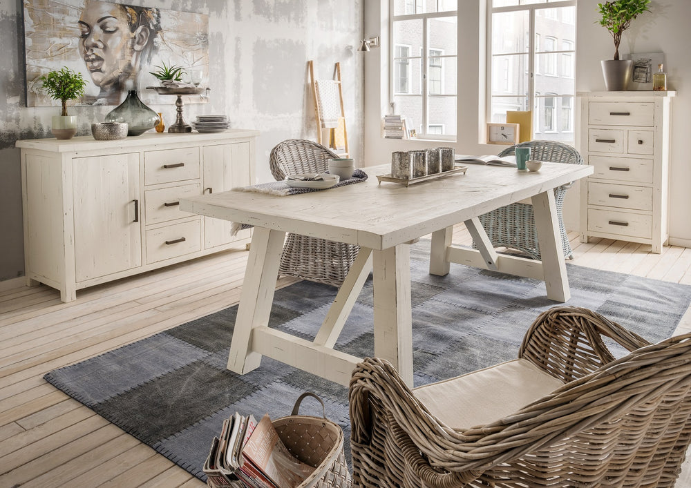 
                  
                    Kommode Pinie massiv recycelt white wash - History
                  
                
