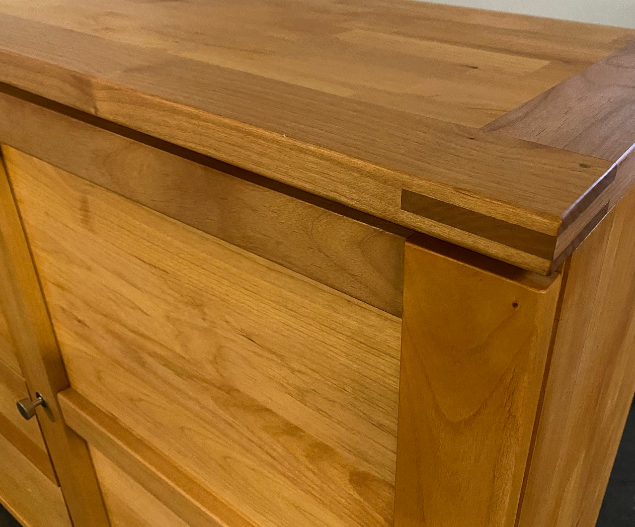 
                  
                    Sideboard kanadische Erle massiv - Antigua
                  
                