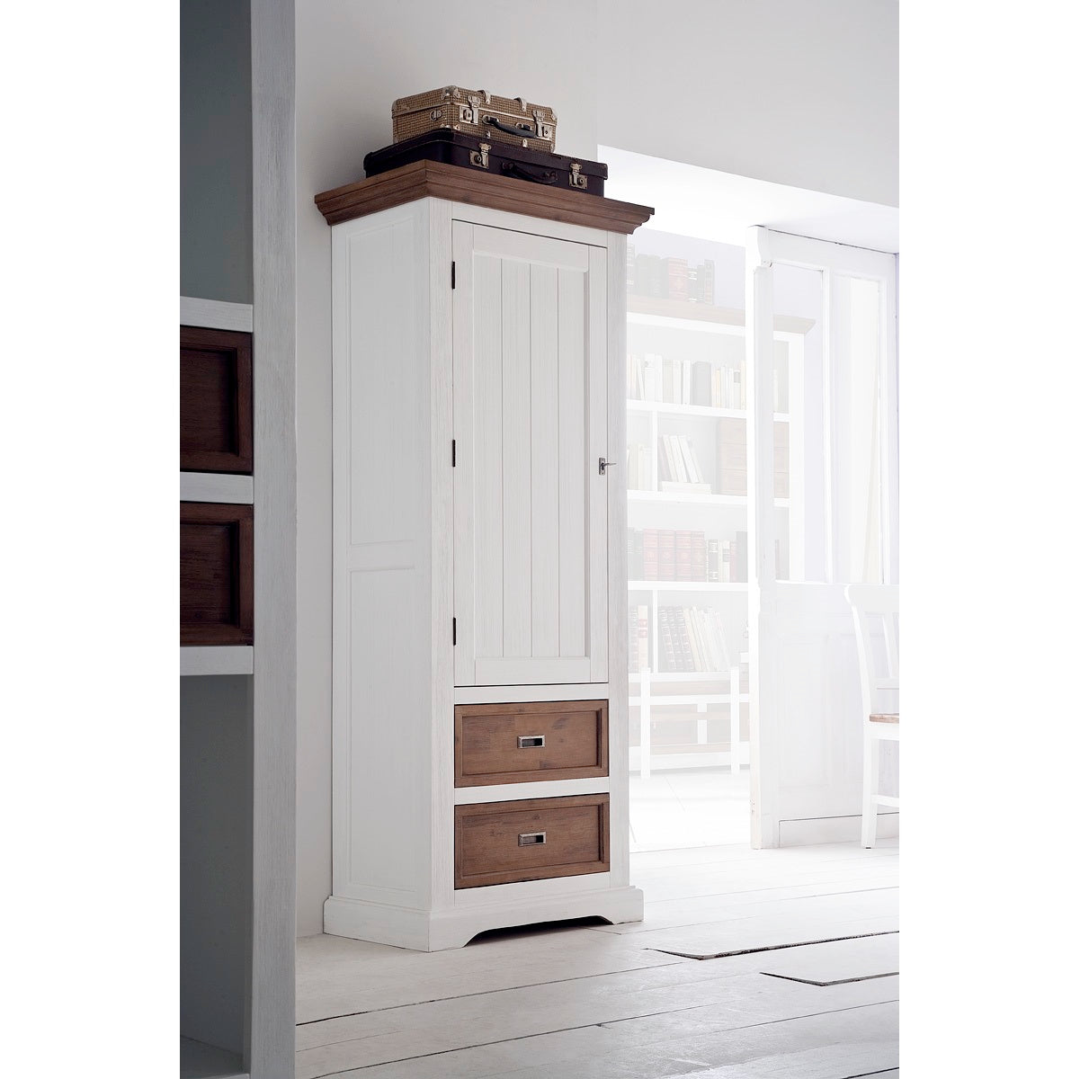 
                  
                    Schrank Akazie massiv weiß / cappuccino Landhaus Fleur
                  
                