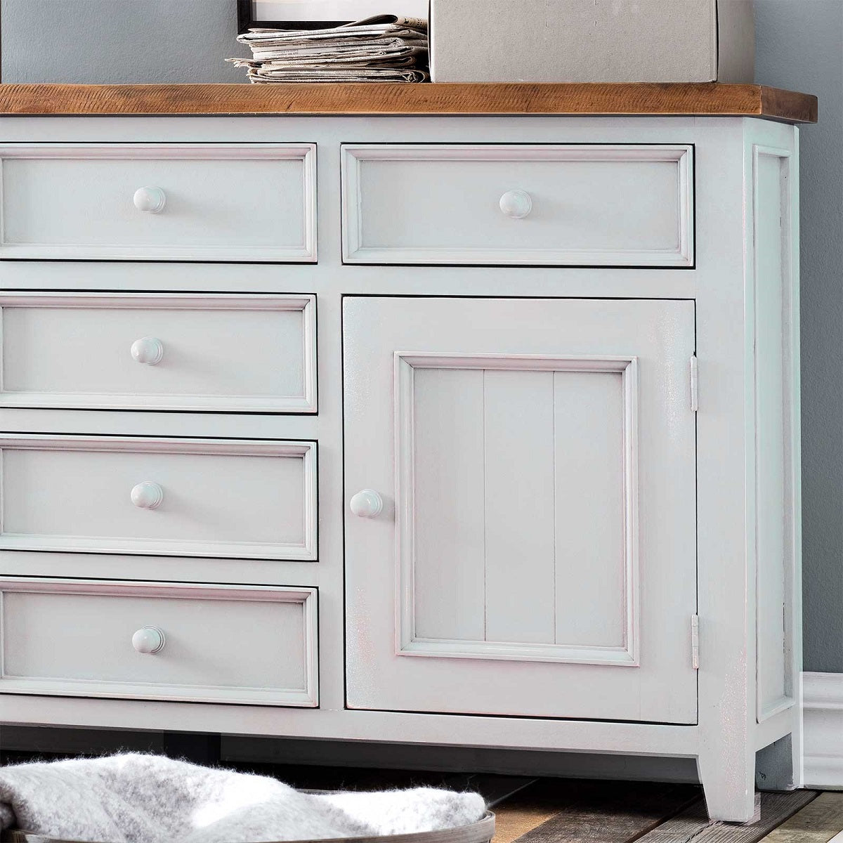 
                  
                    Sideboard Pinie massiv recycelt Weiss / Natur Landhaus Byron
                  
                