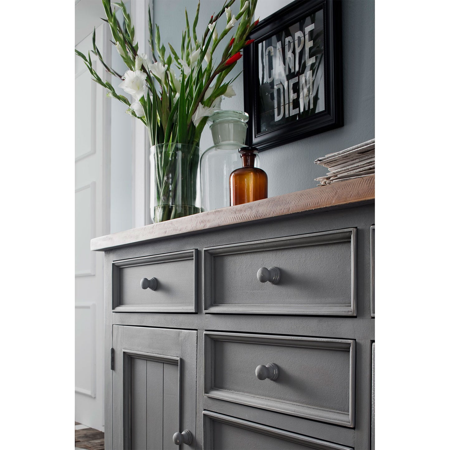 
                  
                    Sideboard Pinie massiv recycelt Grau / Natur Landhaus Byron
                  
                