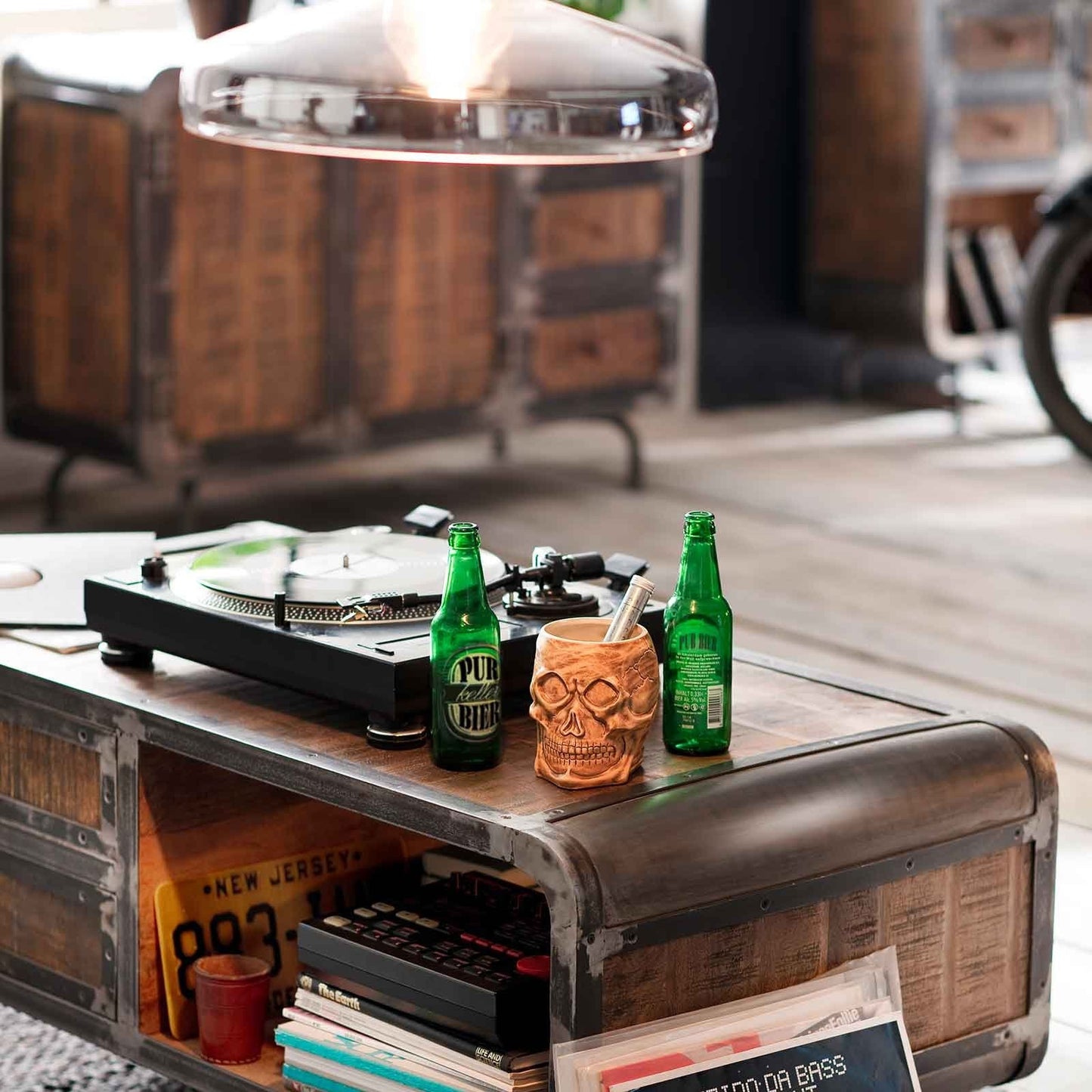 
                  
                    Anrichte / Sideboard Mango massiv / Metall Loftdesign Antiklook Saigon
                  
                