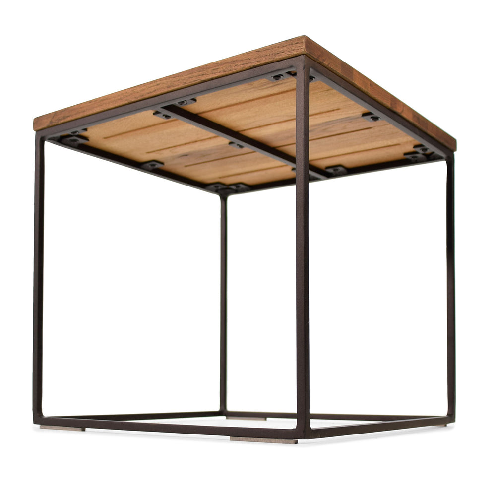 
                  
                    Beistelltisch 40 x 40 cm Eiche massiv grau - Cube
                  
                