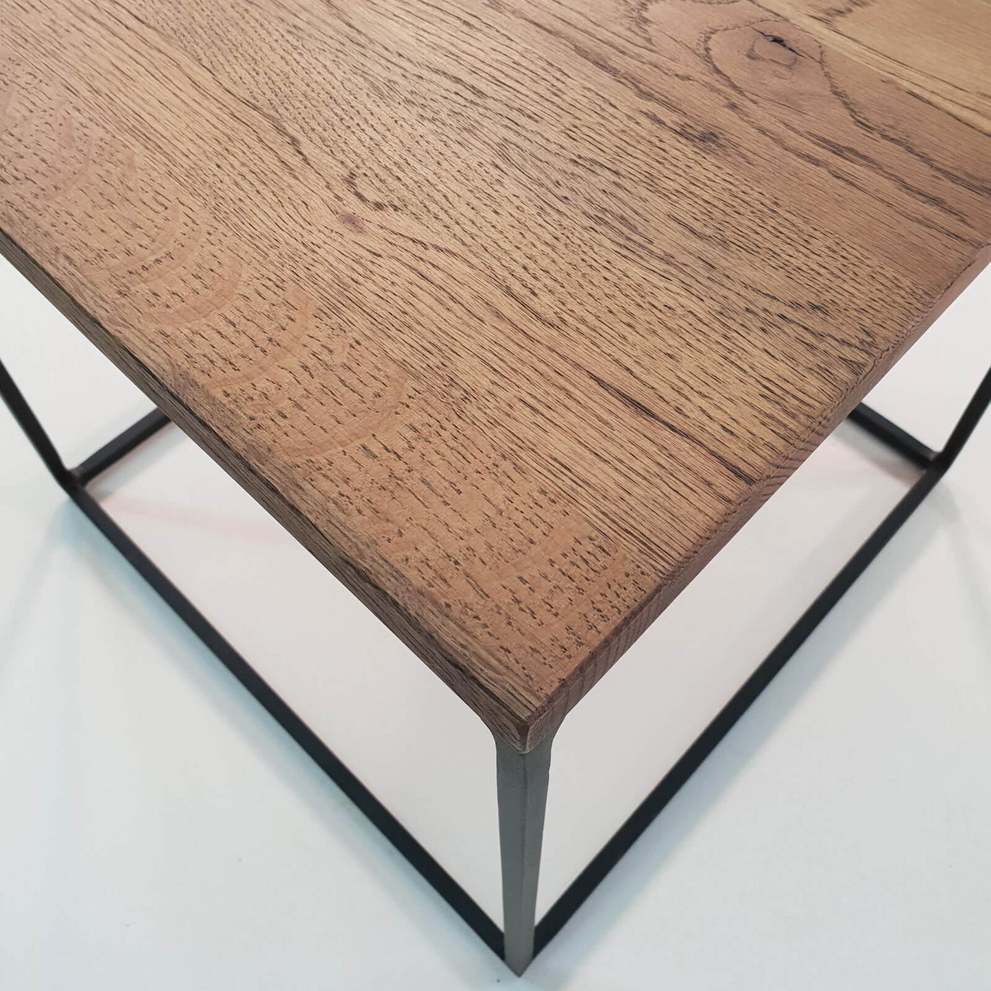 
                  
                    Beistelltisch 40 x 40 cm Eiche massiv balsamico - Cube
                  
                
