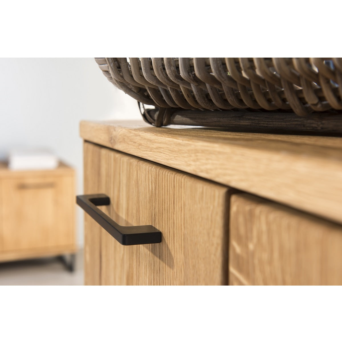 
                  
                    Sideboard Eiche Front massiv natur geölt / Metall - Lagos
                  
                