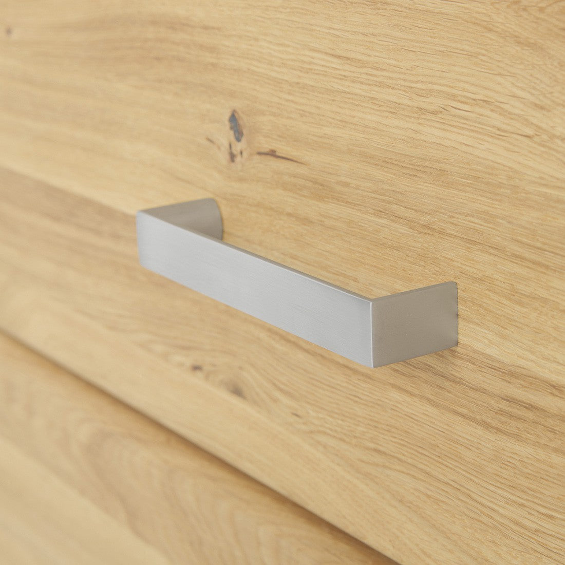 
                  
                    Vertiko mit Barfach Wildeiche massiv Loft
                  
                