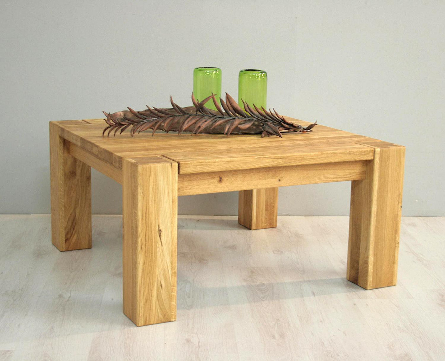 
                  
                    Couchtisch Eiche massiv geölt 90 x 90 Magnus - 04370131
                  
                