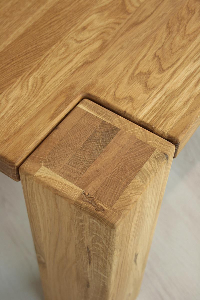 
                  
                    Couchtisch Eiche massiv geölt 90 x 90 Magnus - 04370131
                  
                