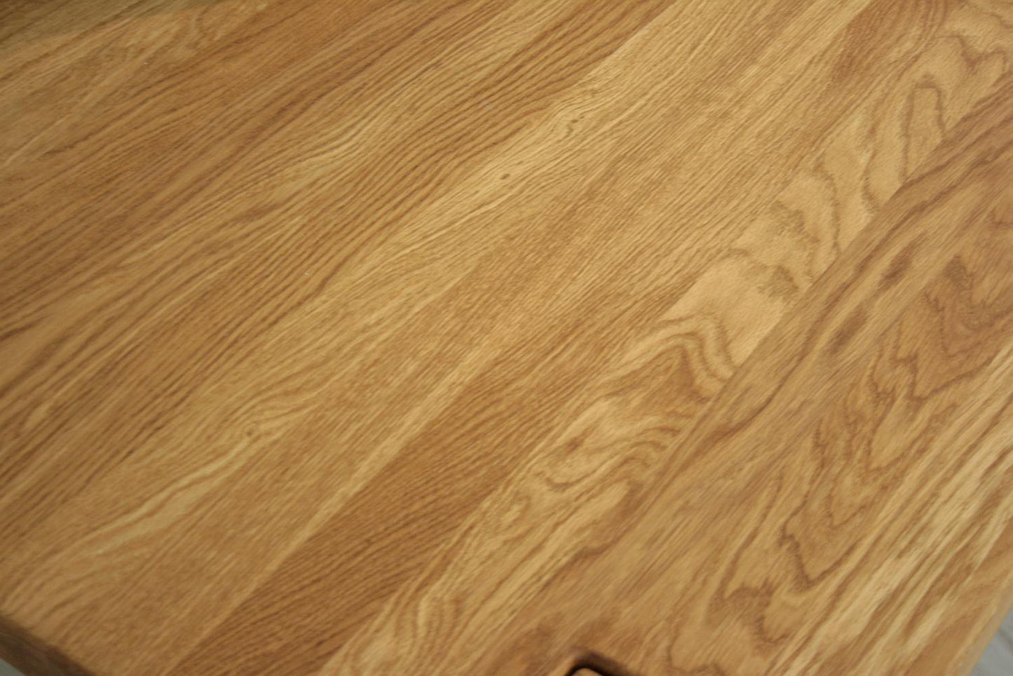 
                  
                    Couchtisch Eiche massiv geölt 90 x 90 Magnus - 04370131
                  
                