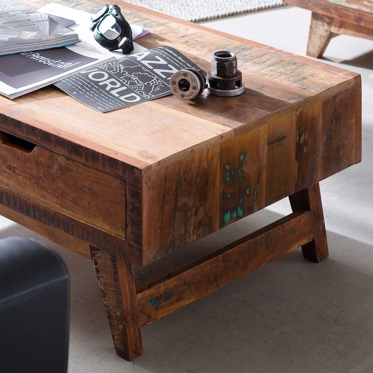 
                  
                    Couchtisch 135 x 70 cm Recycle Massivholz Used-Look Shabby Chic - Malmö
                  
                