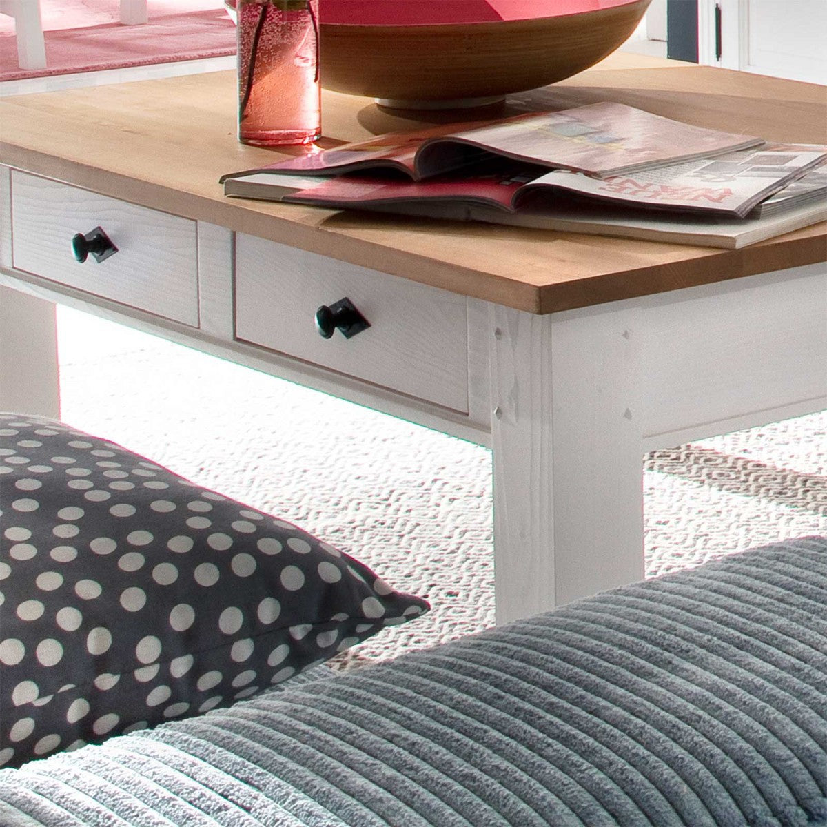 
                  
                    Couchtisch Pinie massiv Weiß/Natur 120 x 80 cm Landhausstil Jütland
                  
                