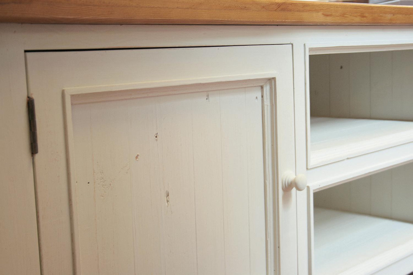 
                  
                    TV-Anrichte Kiefer massiv Weiß/Honig Landhausstil Bodde
                  
                
