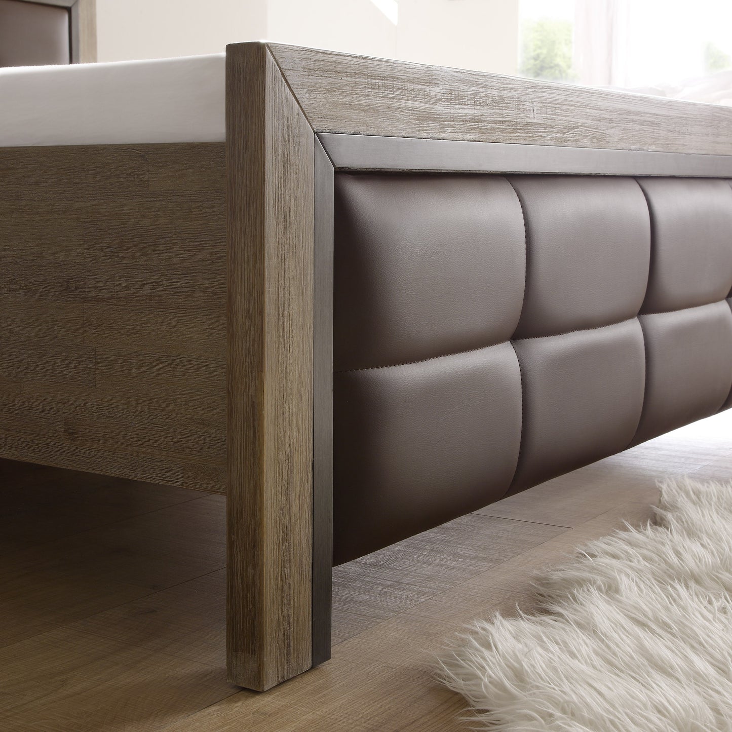 
                  
                    Holzbett Akazie massiv gebürstet 180 x 200 cm Cinque
                  
                